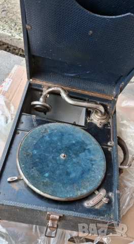 Старинен грамофон с манивела, снимка 2 - Антикварни и старинни предмети - 52829490