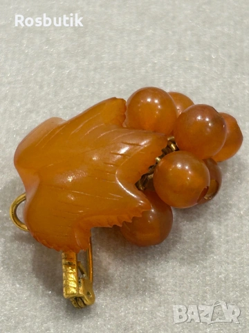 Съветска рядка брошка от кехлибар с позлата Грозд , снимка 4 - Антикварни и старинни предмети - 53355782