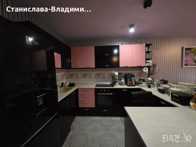 Къща на три етажа с гараж и паркомясто , снимка 4 - Къщи - 49672385