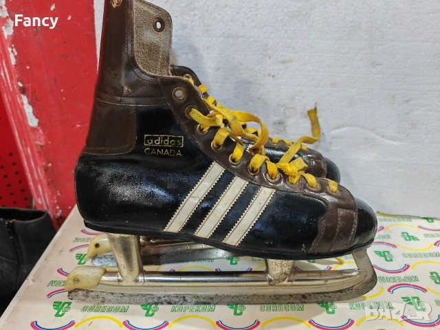 Стари кънки за хокей на лед 