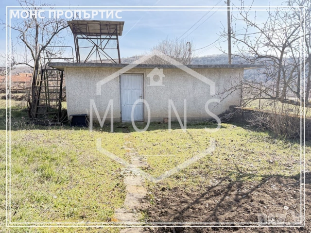 Двуетажна къща с просторен двор и гараж в с. Добромирка, обл. Габрово., снимка 15 - Къщи - 53857288