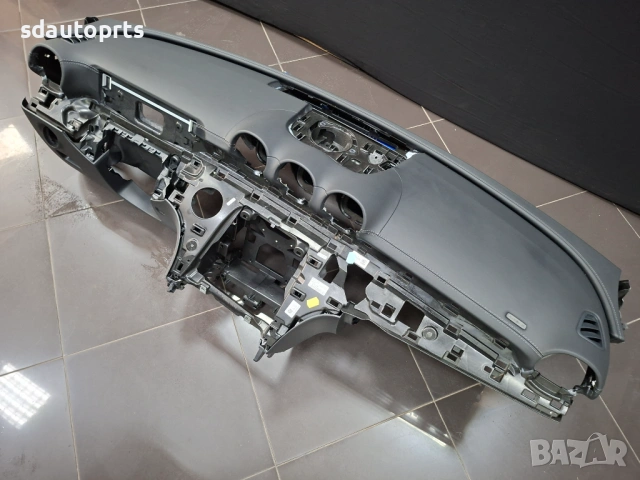 Ново Кожено Табло с Сив шев Mercedes W206 AMG без HUD, снимка 4 - Части - 53896791