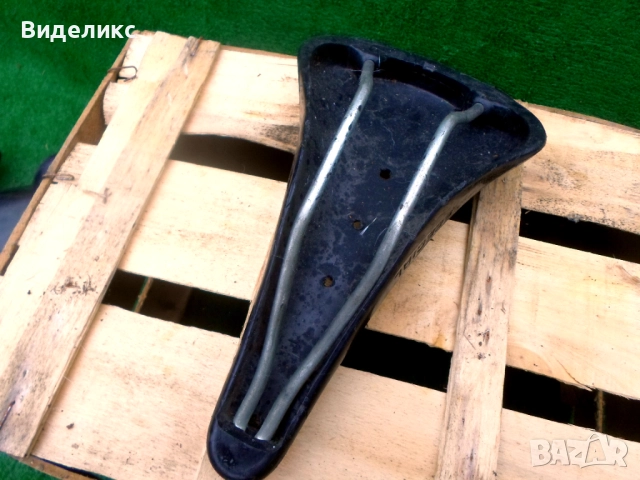 Седалки от ретро шосейни велосипеди/Plastic saddle/, снимка 7 - Части за велосипеди - 52330970