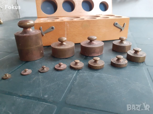 Комплект стари антикварни теглилки тежести с кутия - бронз, снимка 4 - Антикварни и старинни предмети - 50863129