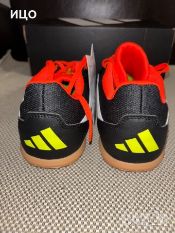 Нови футболни обувки за зала Predator 24 Club Indoor Sala adidas, снимка 9 - Футбол - 52251368