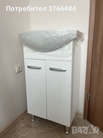 Долен шкаф за баня с мивка 