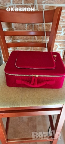 кадифена козметична чанта