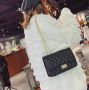 Капитонирана модна чанта с дълга дръжка в златисти цвят, снимка 1 - Чанти - 45769980
