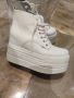 Бели обувки с платформа , снимка 1 - Дамски ежедневни обувки - 45670367