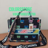 Луксозна чанта Moschino  кодSG24RE, снимка 1 - Чанти - 41899091