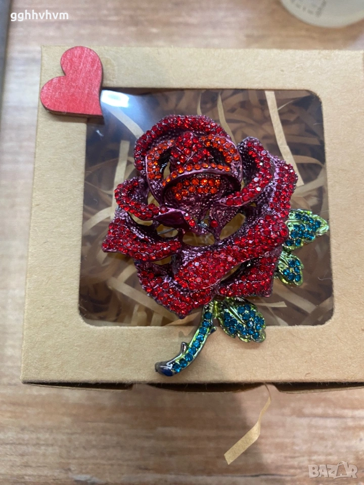 Брошка в кутия, снимка 1