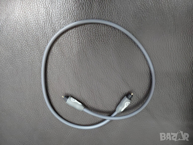 OEHLBACH Toslink оптичен дигитален кабел с дължина 0.6 м., в отлично състояние.