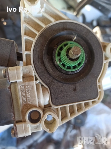 Моторче стъкло , предно за Mercedes-Benz CLA , A55383-110, снимка 2 - Части - 52445585