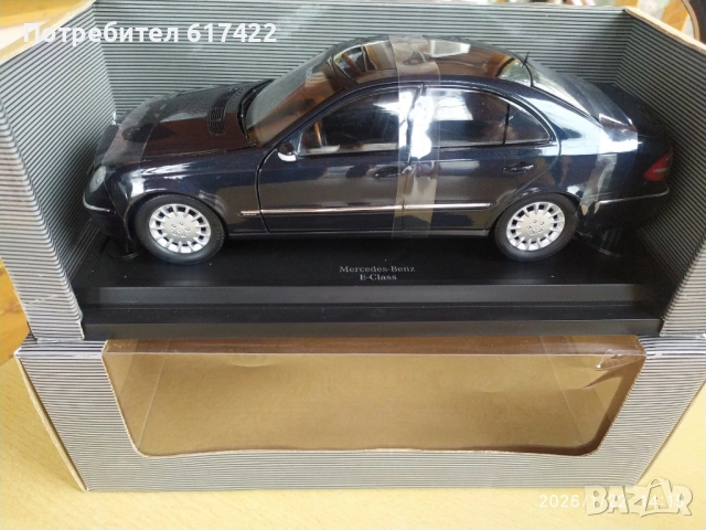 Метален модел на Mercedes Benz E-Klasse W211 E320 Kyosho, снимка 2 - Колекции - 53188656