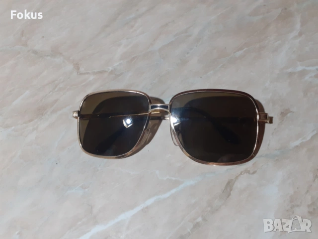 Луксозни слънчеви очила с дебела позлатена рамка