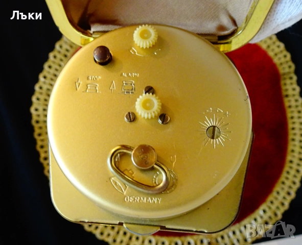 Механичен настолен часовник будилник,рубини,кожа. , снимка 3 - Антикварни и старинни предмети - 51488334