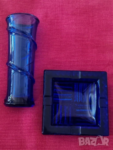 Комплект пепелник и ваза от цветно стъкло, синьо. 