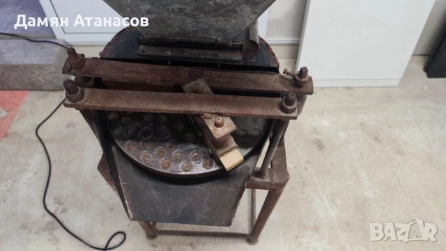 Машина за чупене на кайсиеви ядки, лешници и бадеми , снимка 6 - Други машини и части - 51844688