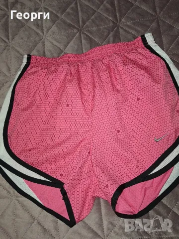 дамски шорти на Найк , снимка 2 - Къси панталони и бермуди - 49780977