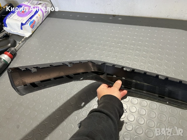 Лявата част на предния лип на бронята за VW Golf 3 , снимка 6 - Части - 53895536