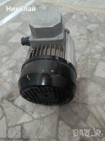 Трифазен двигател 0.55 кW 1380 оборота България, снимка 2 - Електродвигатели - 52682297