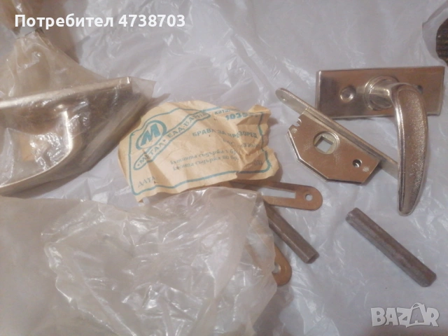 Продавам 2 броя брави за прозорец