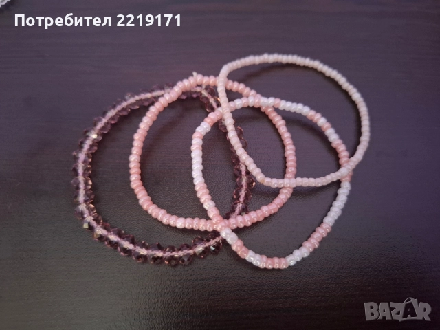 Комплект гривни от стъклени кристали и ситни мъниста, снимка 2 - Гривни - 51684347