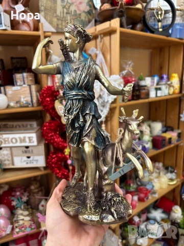 Статуетка на Диана 🏹🌙 Римската богиня на лова, дивата природа и Луната , снимка 5 - Статуетки - 53624585