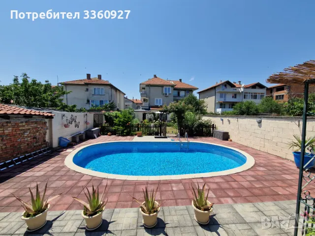 Продавам къща на 3 етажа с двор и басейн в град Ахелой, снимка 1
