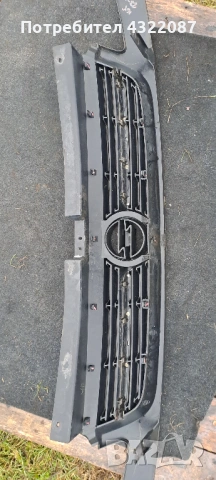 Решетка с емблема от Опел Виваро / Opel Vivaro 2.5 CDTI 135 к.с, снимка 2 - Части - 53477624