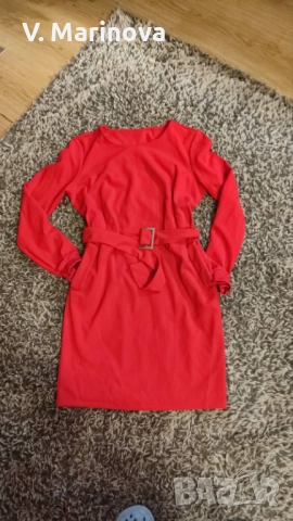Червена дамска рокля