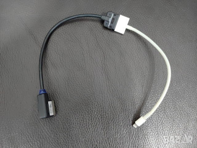 Оригинален Audi AMI / MMI Кабел + Оригинален Apple Lightning To 30-Pin Adapter OEM Комплект Отличен