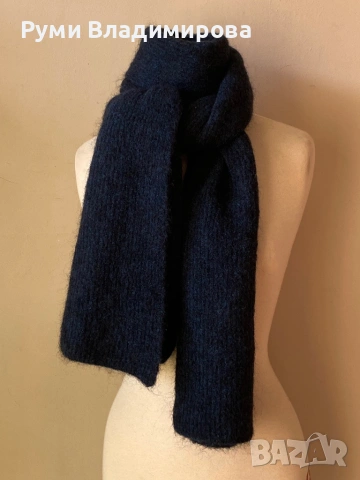 Тъмносин шал Cos с вълна и михер, снимка 4 - Шалове - 53881460