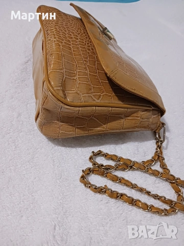 Лачена жълта чанта, снимка 5 - Чанти - 53660907