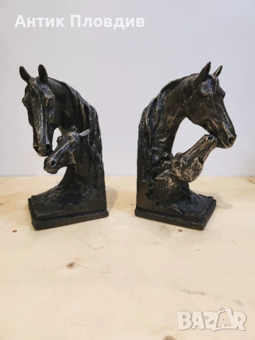 Комплект държачи за книги с коне, снимка 2 - Художествена литература - 52737790