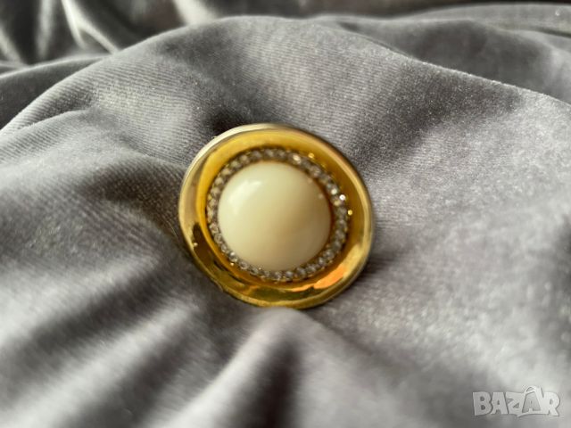 Ефектен пръстен в златно и екрю, снимка 2 - Пръстени - 45888536