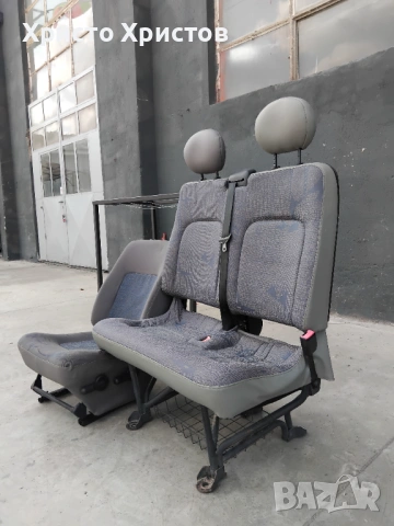 Продавам седалки за бус Рено мастер