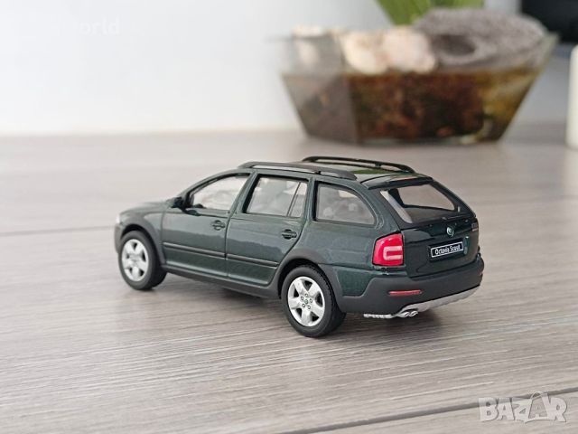 Skoda Octavia Combi Scout - мащаб 1:43 на Abrex моделът е нов в PVC дисплей-кейс, снимка 3 - Колекции - 46322006