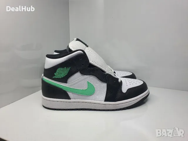 Кецове Nike Air Jordan 1 Mid 

Чисто нови с кутия.

Размер: 42 стелка 26.5 см

Цена: 189лв., снимка 1 - Маратонки - 48210080