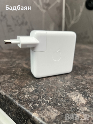 Оригинално зарядно устройство за Apple - 61W USB-C, снимка 1 - Лаптоп аксесоари - 44939123