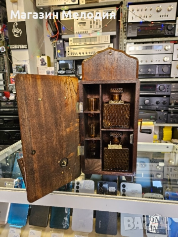 Бар шкаф за алкохол във формата на стенен телефон с музикална кутия. , снимка 8 - Антикварни и старинни предмети - 36183490