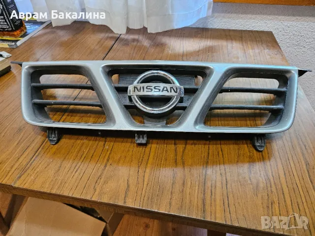 nissan X-trail T-30 предна маска за нисан решетка, снимка 1 - Автомобили и джипове - 47189873