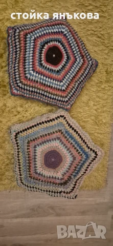 Продавам плетени възглавнички на една кука.
