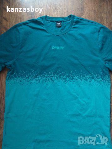 oakley - страхотна мъжка тениска КАТО НОВА 2ХЛ , снимка 1 - Тениски - 45512861