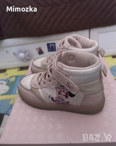 Високи кецове с Мини Маус на waikiki н-р 29 с подарък!, снимка 3 - Детски обувки - 52120987
