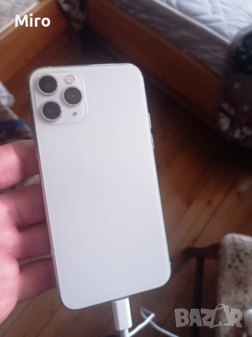 iPhone 11 pro заключен.има лента на дисплея 