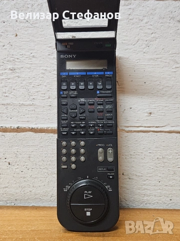 Оригинално дистанционно за видеорекордер Sony RMT-V131A (VHS VCR), снимка 2 - Дистанционни - 53852536