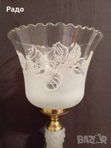 Старинна красива лампа с гравиран стъклен абажур, снимка 4 - Настолни лампи - 52176116