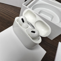 Apple AirPods Pro 2 + Charging Case Запечатан 24м Гаранция, снимка 2 - Слушалки, hands-free - 44959160