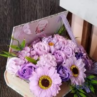 Кутия книги със микс от сапунени цветя изработени от пластичен сапун , снимка 3 - Подаръци за жени - 45495942